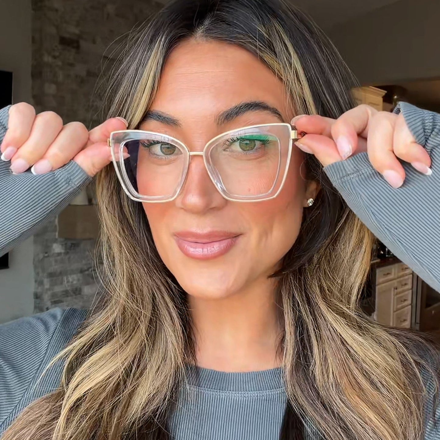 lifestyle - madison quinnbblog wearing diff eyewear becky iv clear crystal glasses