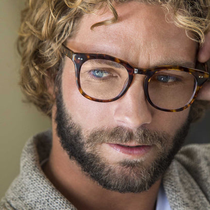 lifestyle - male wearing the weston in amber tortoise and prescription 