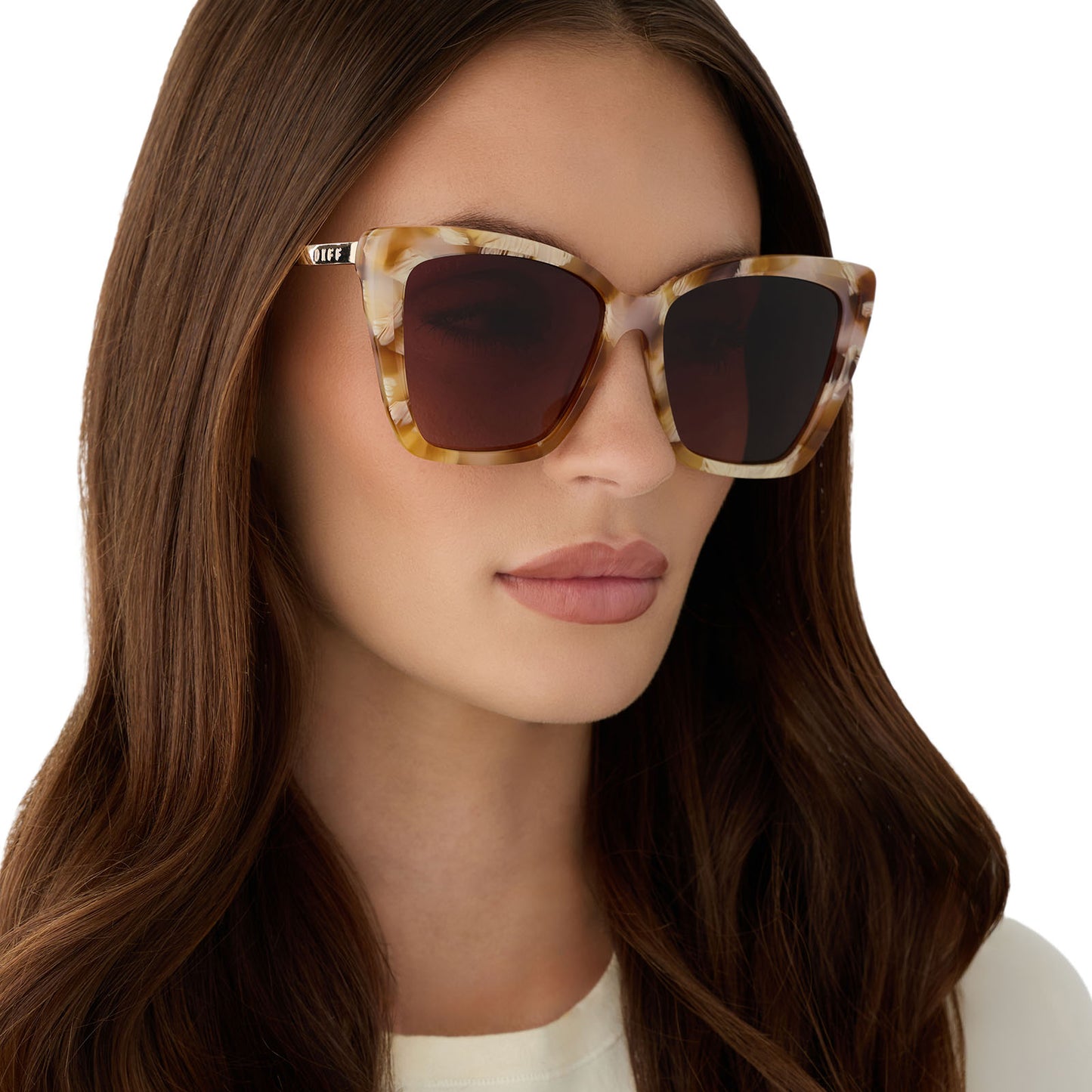on model - female wearing diff eyewear becky ii cat eye sunglasses with a gilded tortoise and gold metal frame with brown gradient lenses angled view
