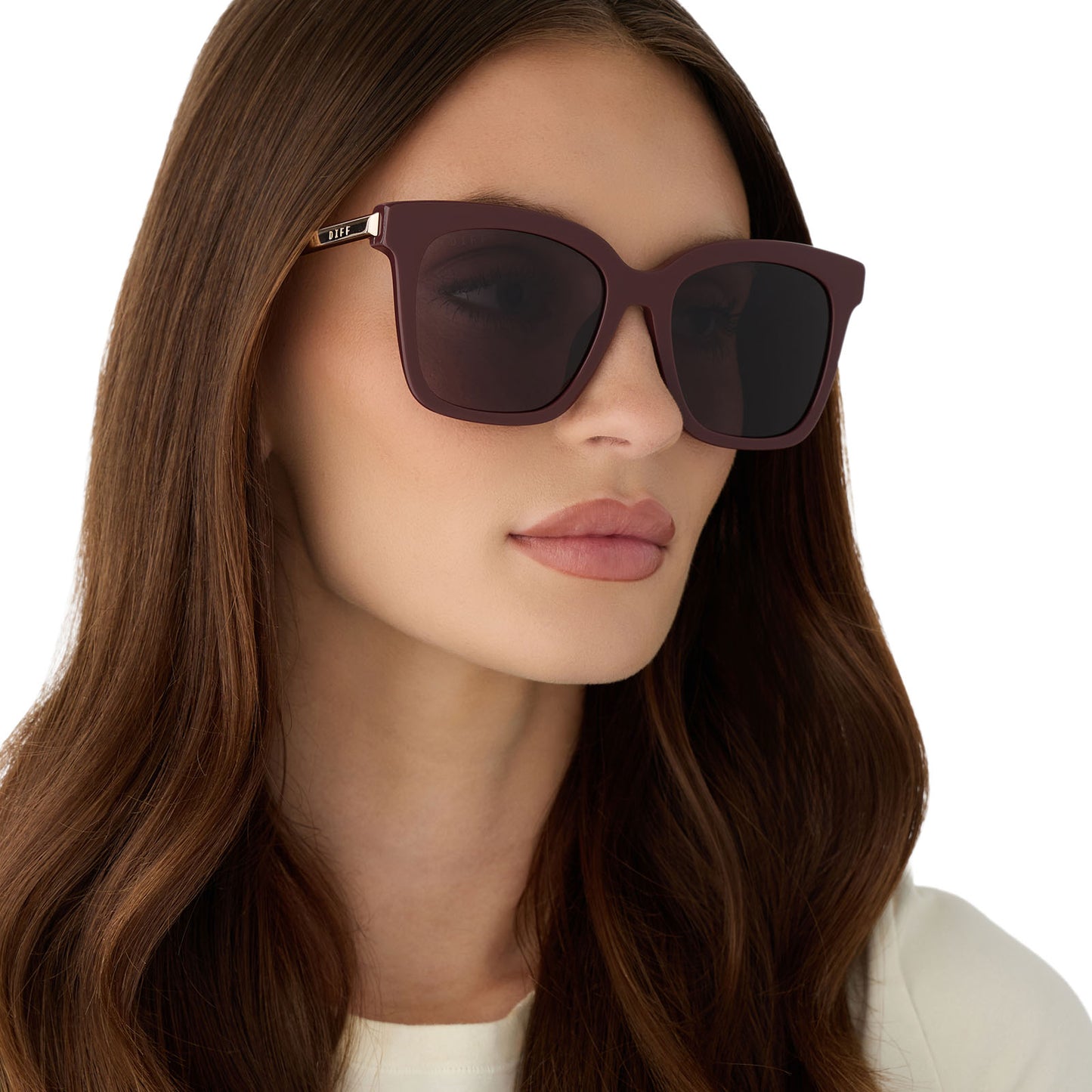 on model - female wearing diff eyewear bella square sunglasses with a rugby red acetate frame and grey polarized lenses angled view
