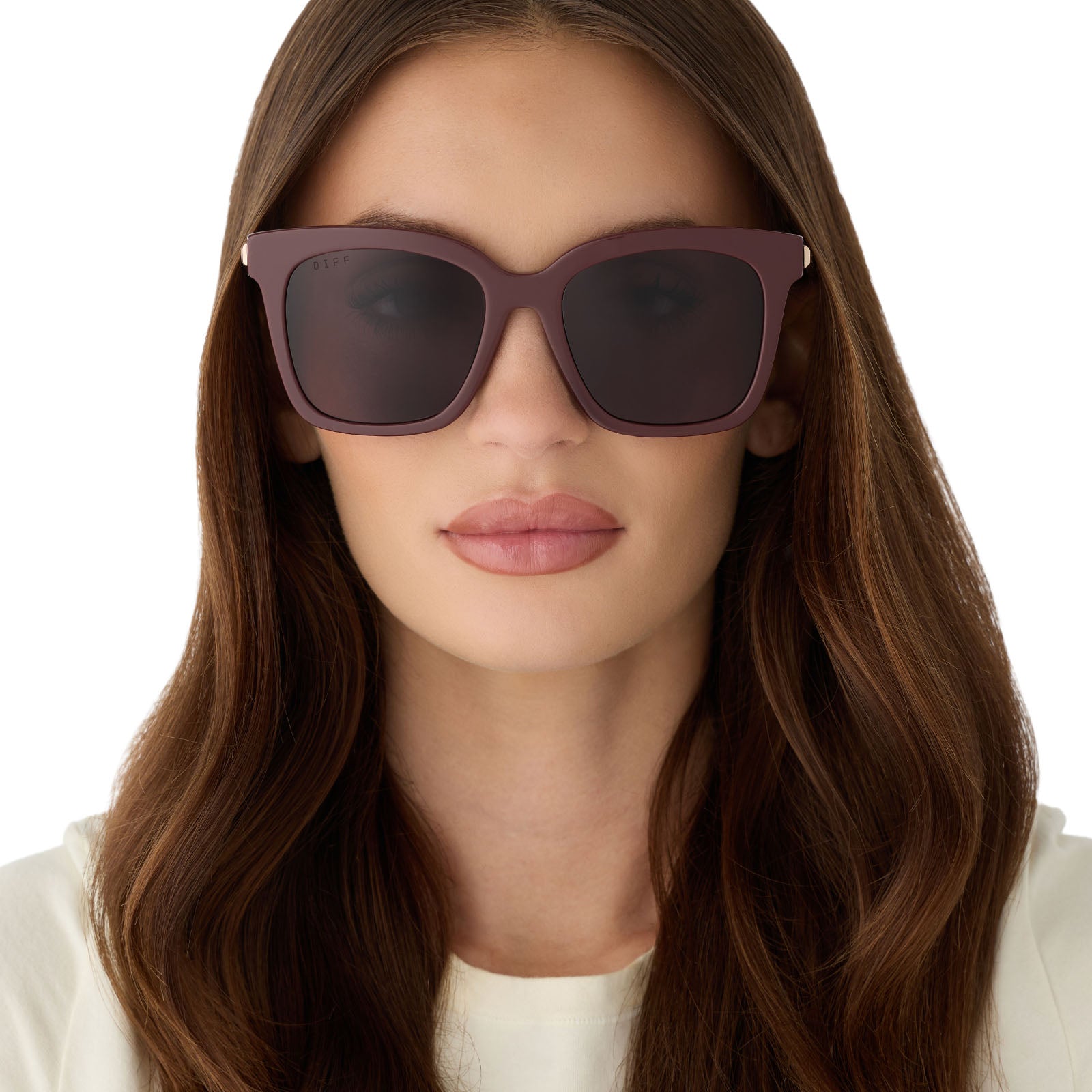 on model - female wearing diff eyewear bella square sunglasses with a rugby red acetate frame and grey polarized lenses front view