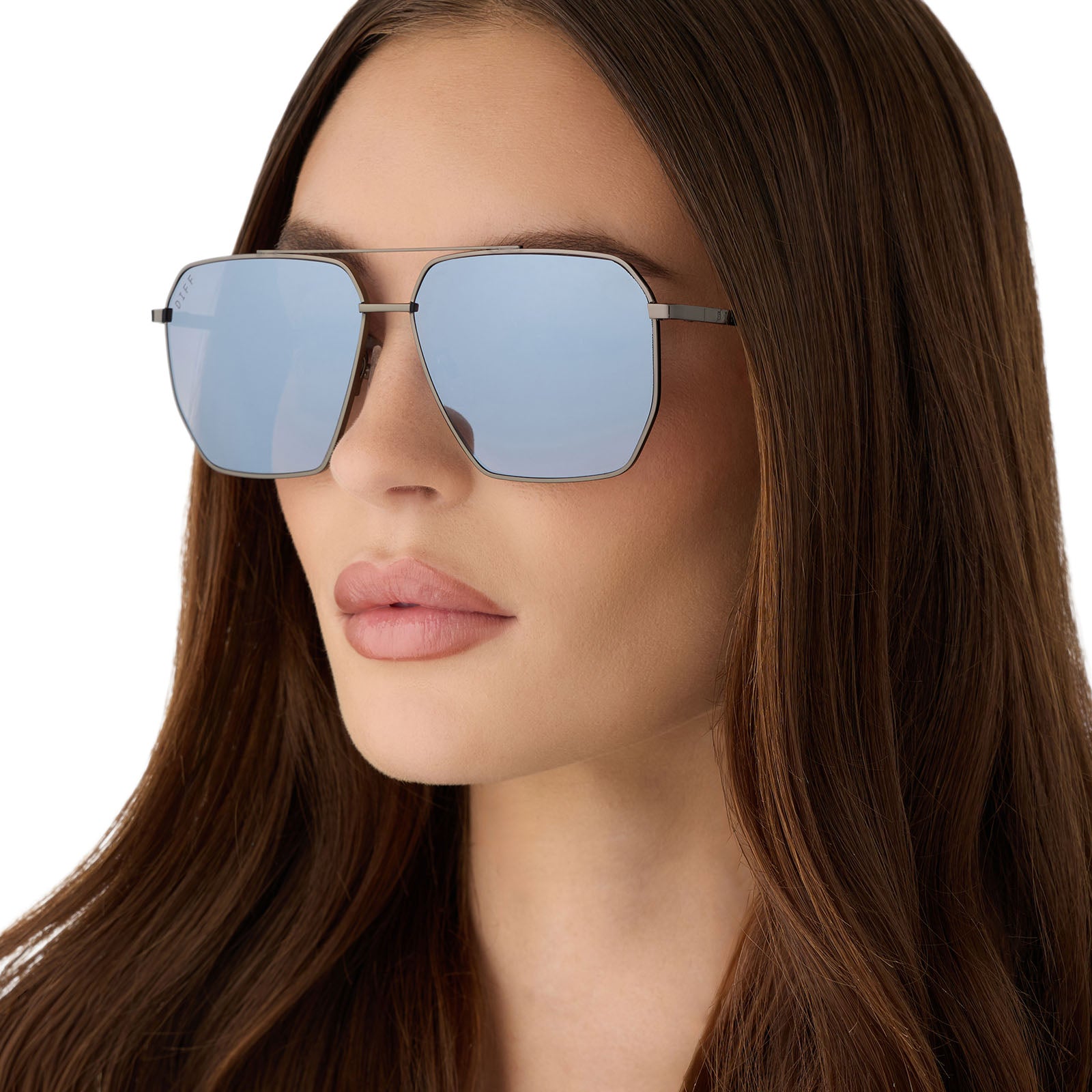 on model - female wearing diff eyewear featuring the berkely navigator sunglasses with a gunmetal frame and slate gradient flash polarized lenses detailed view