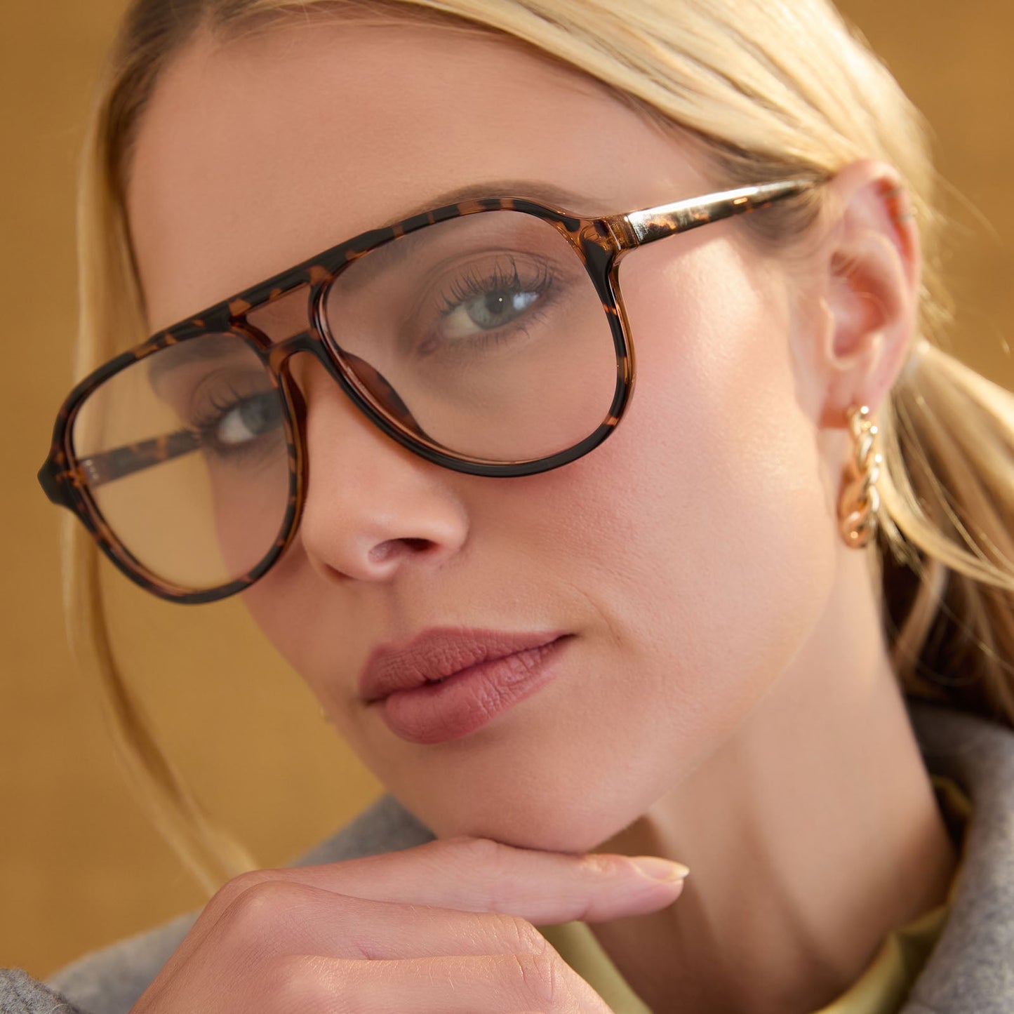 lifestyle - female wearing diff eyewear featuring the tatum aviator blue light readers with a espresso tortoise frame angled view