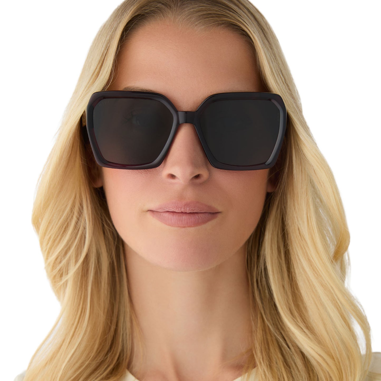 on model - female wearing diff eyewear featuring the sloane square sunglasses with a aubergine frame and grey lenses front view