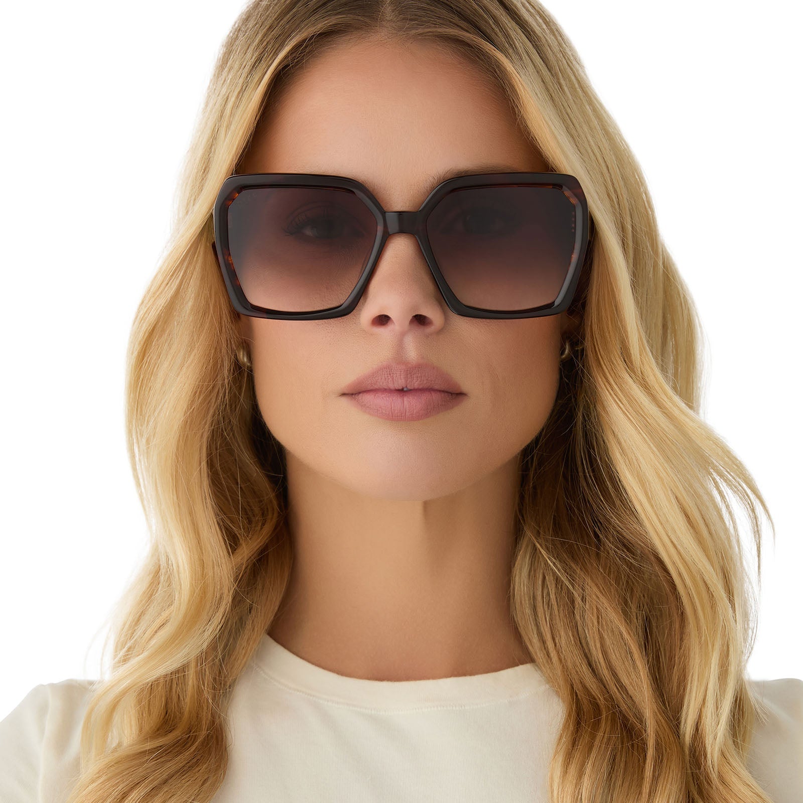 on model - female wearing diff eyewear featuring the sloane square sunglasses with a sequoia tortoise frame and brown gradient lenses front view