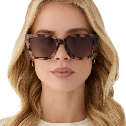 on model - female wearing diff eyewear featuring the amara square sunglasses with a himalyan tortoise frame and brown gradient polarized lenses front view