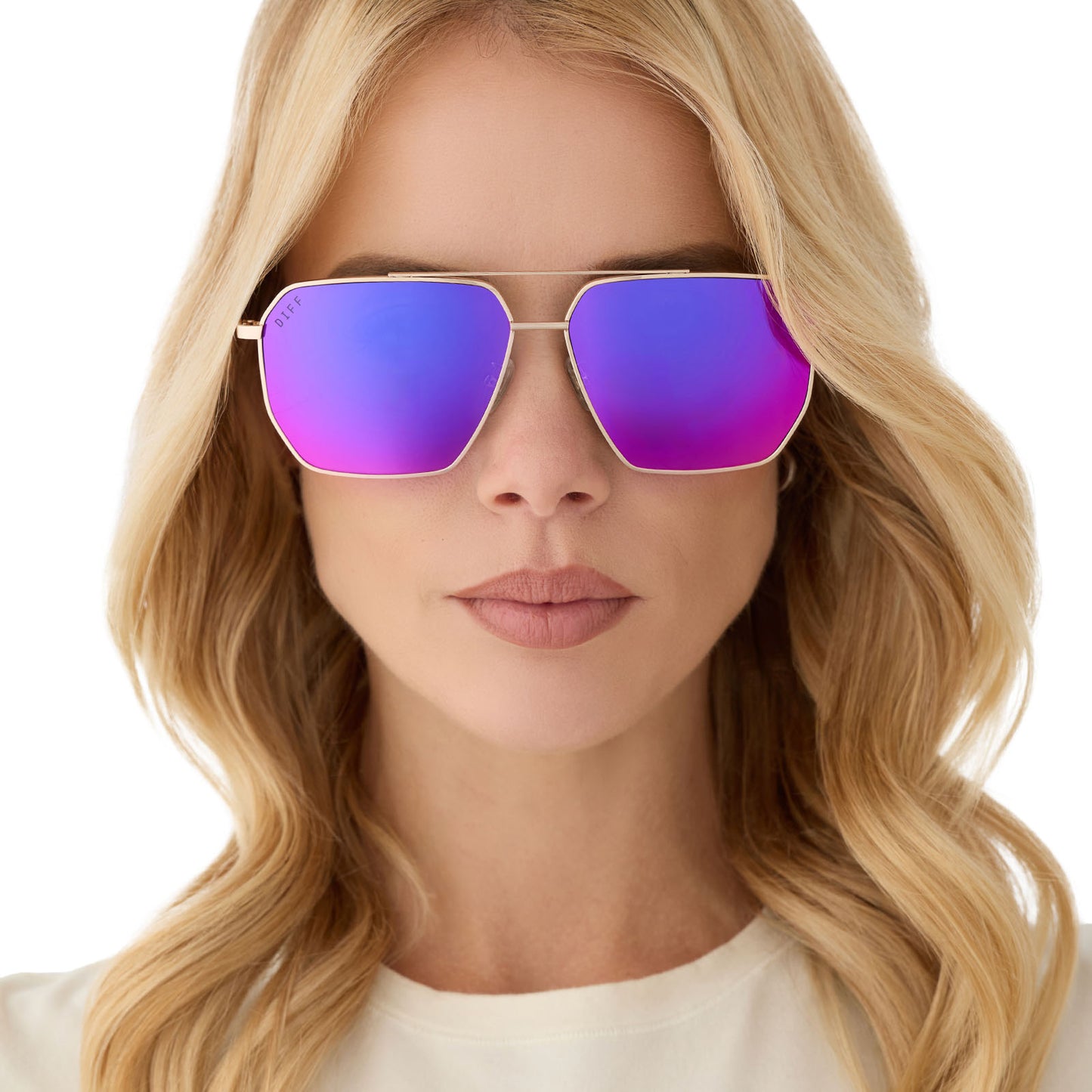 on model - female wearing diff eyewear featuring the berkely navigator sunglasses with a gold frame and pink rush mirror lenses front view