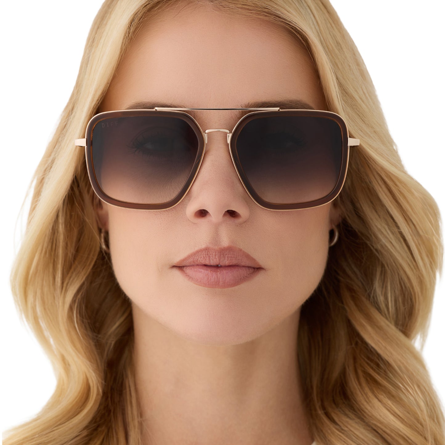 on model - blonde female wearing diff eyewear featuring the jordan navigator sunglasses with a whiskey with gold frame and grey gradient lenses front view