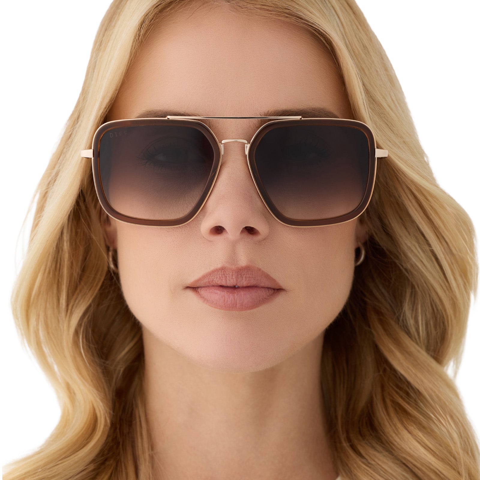 on model - blonde female wearing diff eyewear featuring the jordan navigator sunglasses with a whiskey with gold frame and grey gradient lenses front view