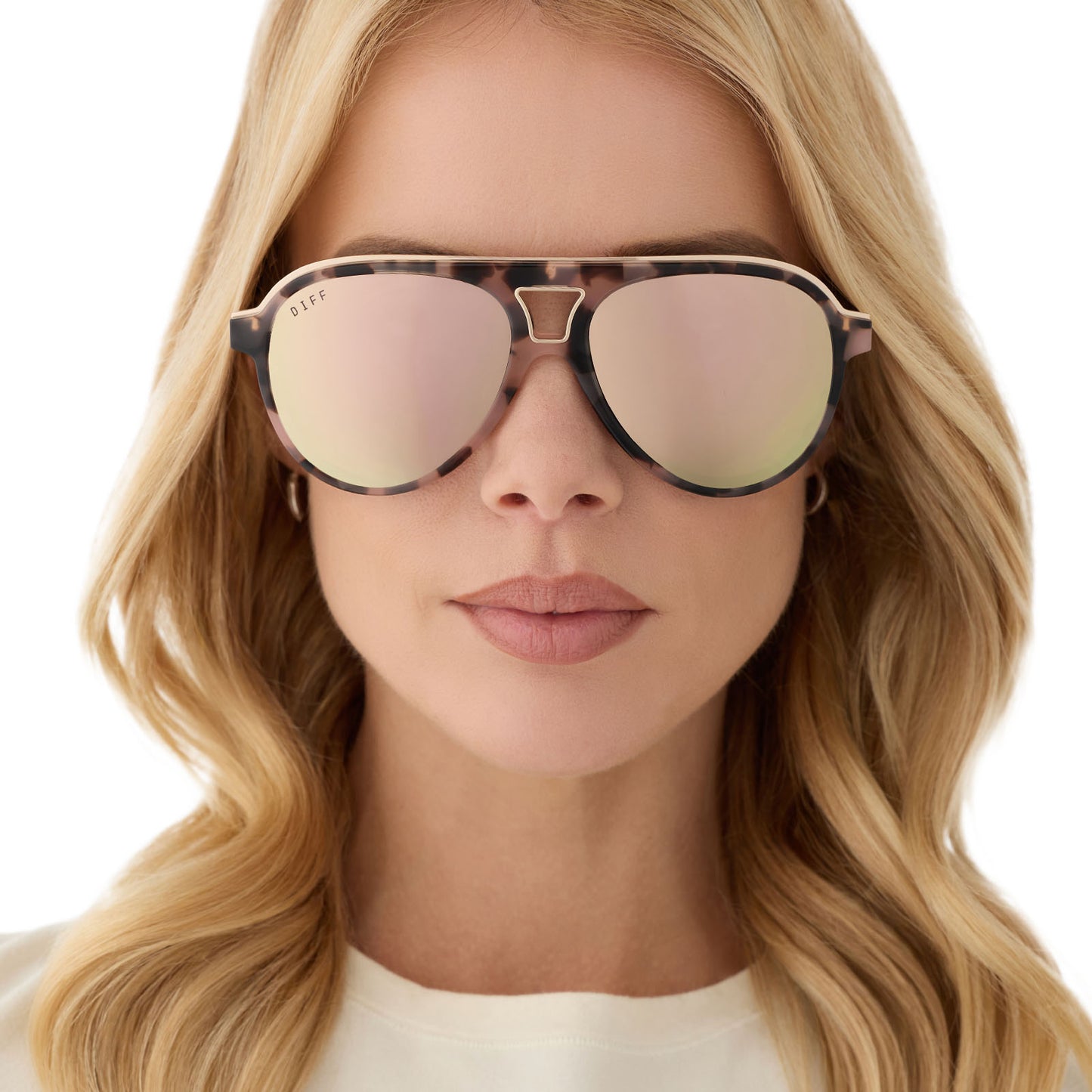 on model - female wearing diff eyewear featuring the tosca iii aviator sunglasses with a himalayan brown tortoise frame and taupe mirror lenses front view