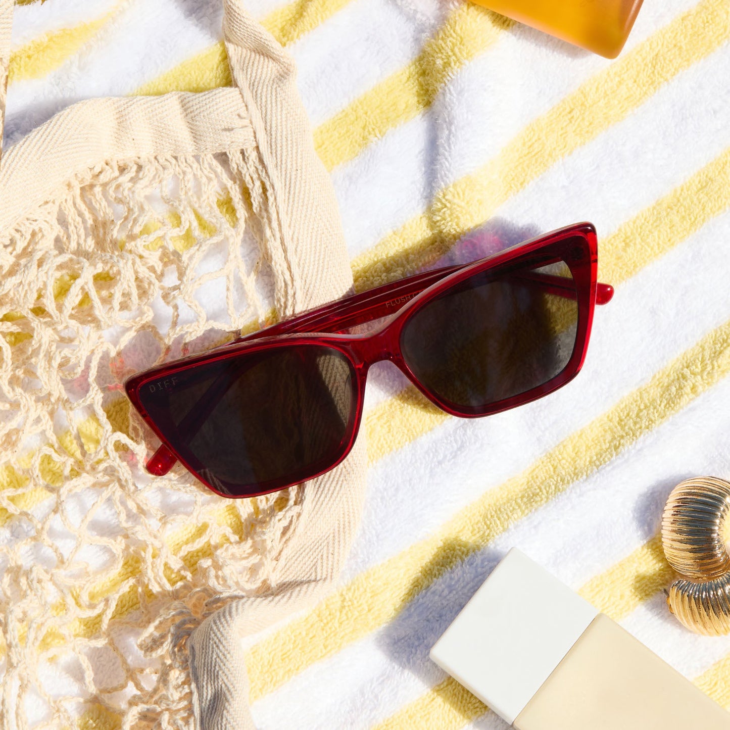 lifestyle - diff eyewear featuring the alina red hot summer sunglasses at the beach