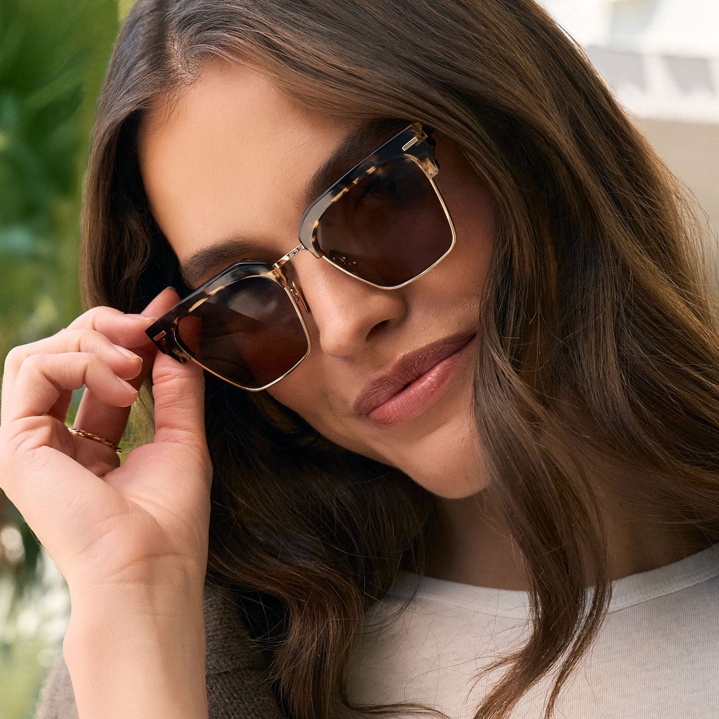 on model - female wearing diff eyewear featuring the capri rectangle sunglasses with a espresso tort frame and brown lenses front view