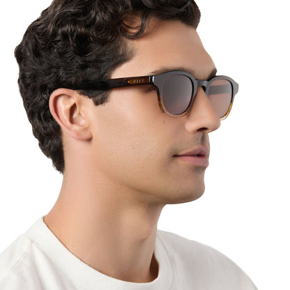 on model - male wearing diff eyewear arlo xl round sunglasses with a mocha brown gradient acetate frame and brown lenses angled view