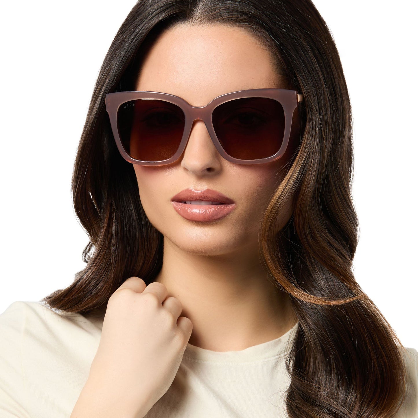 on model - female wearing diff eyewear bella oversized square sunglasses with a macchiato brown frame and brown gradient polarized lenses front view