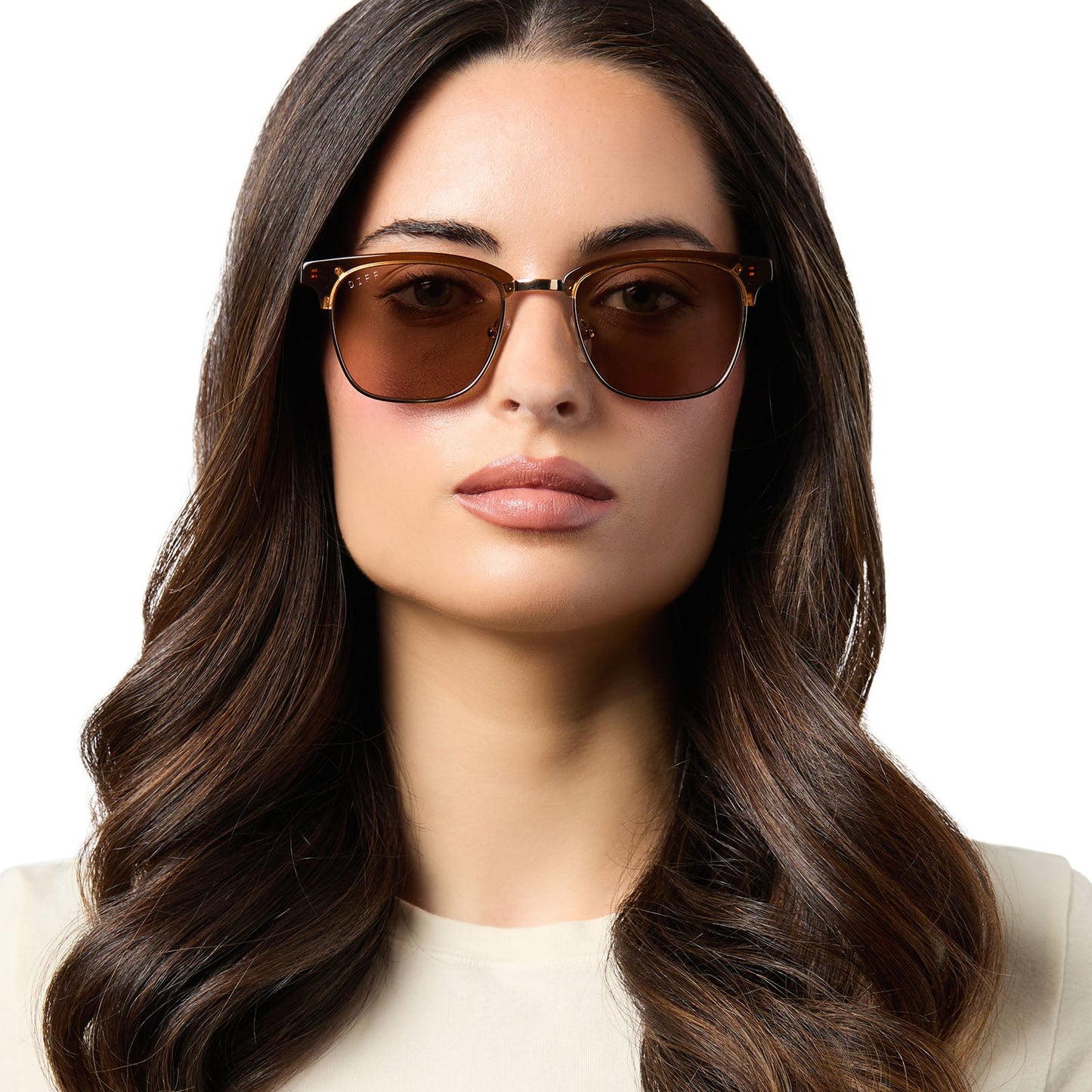 on model - female wearing diff eyewear biarritz square sunglasses with a whiskey/gold frame and brown polarized lenses front view