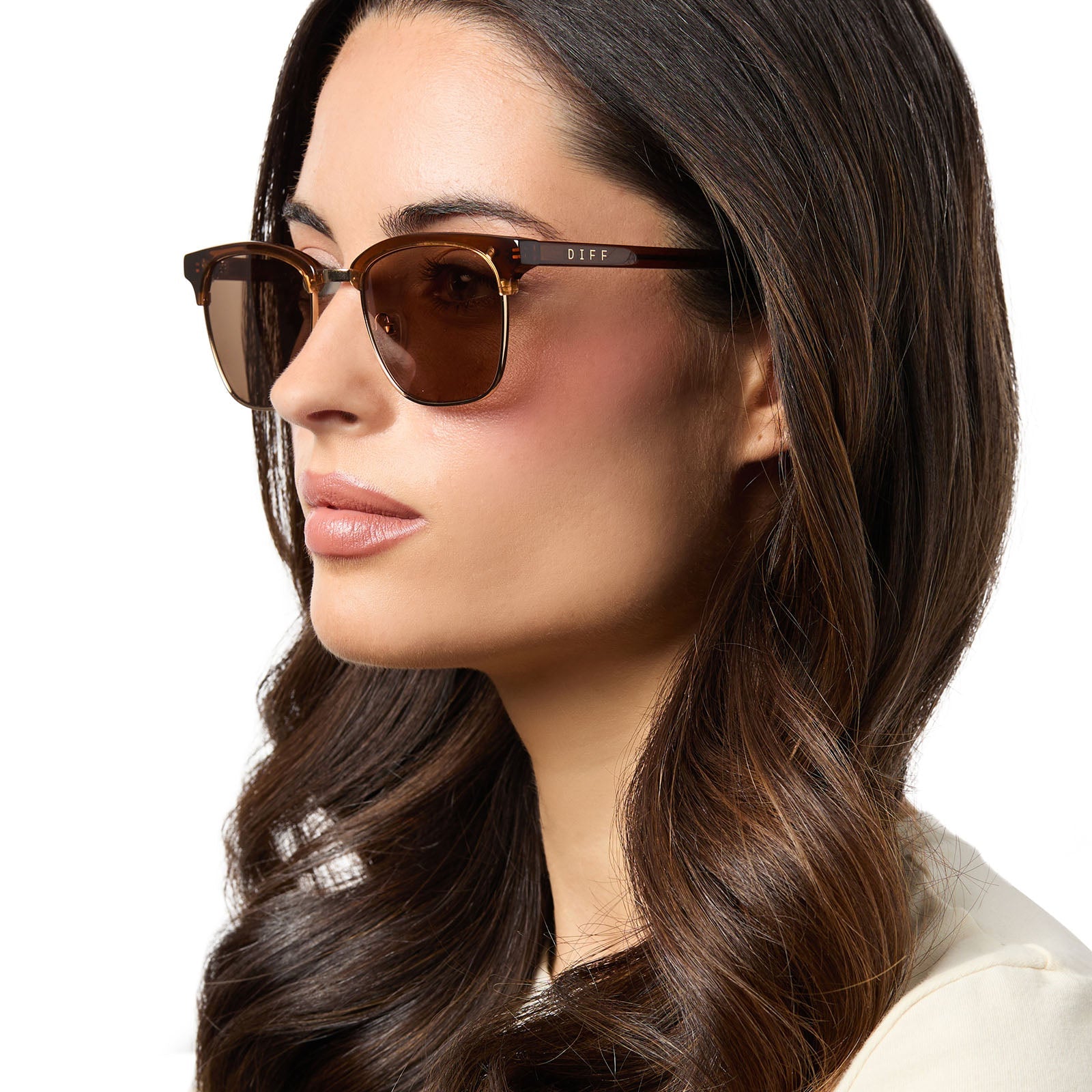 on model - female wearing diff eyewear biarritz square sunglasses with a whiskey/gold frame and brown polarized lenses angled view