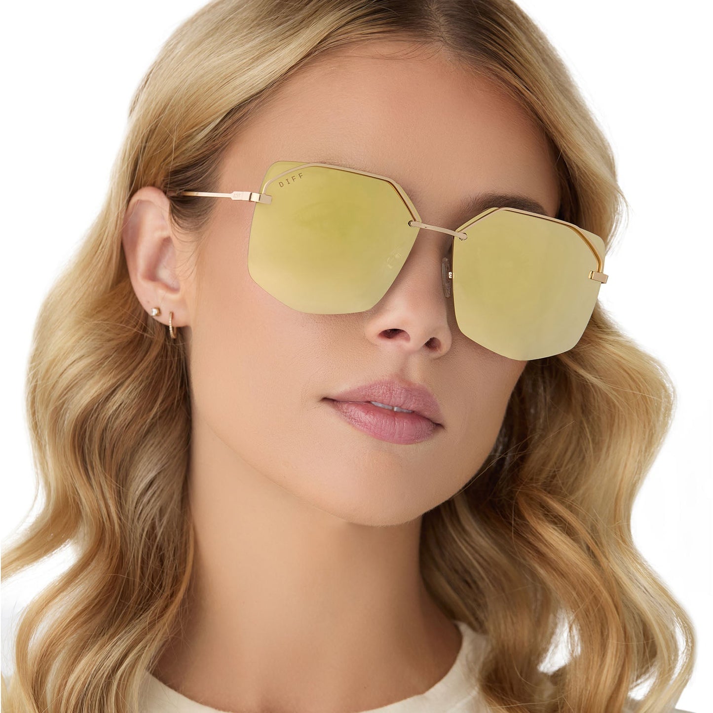 on model - female wearing diff eyewear bree oversized square sunglasses with a macchiato gold metal frame and brilliant gold mirror polarized lenses front view