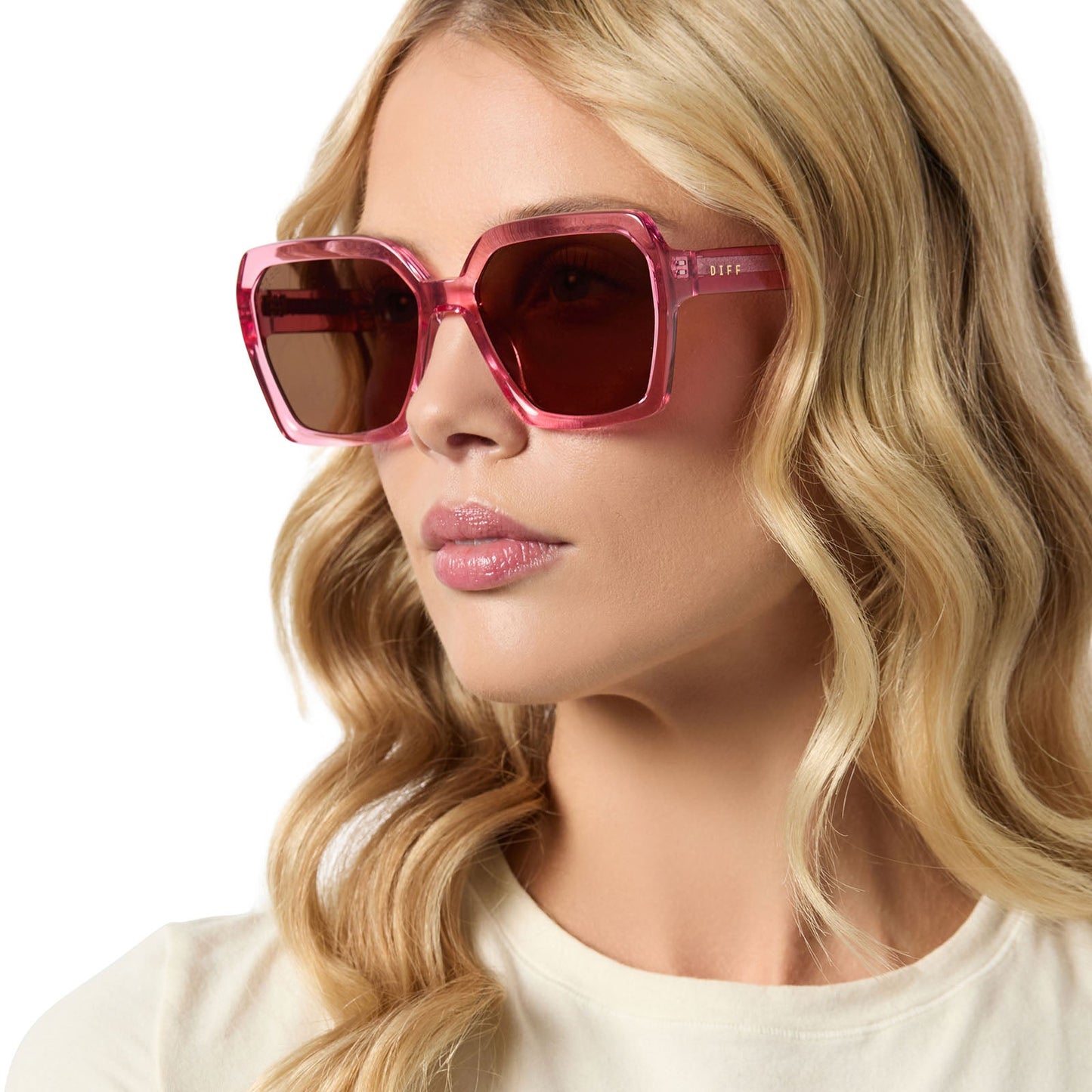 on model - female wearing diff eyewear sloane square oversized sunglasses with a candy pink crystal acetate frame and brown lenses angled view