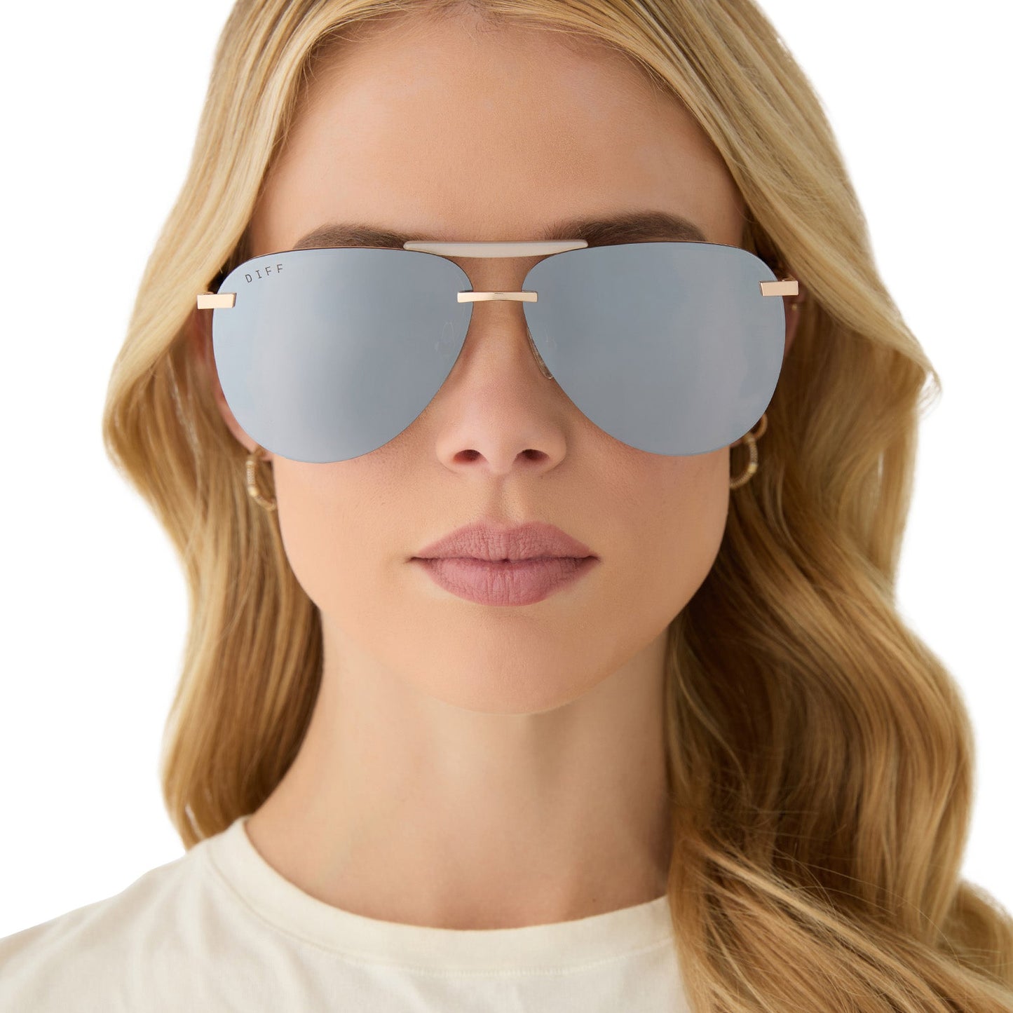 on model - female wearing diff eyewear featuring the tahoe aviator sunglasses with a gold frame and silver chrome mirror lenses front view