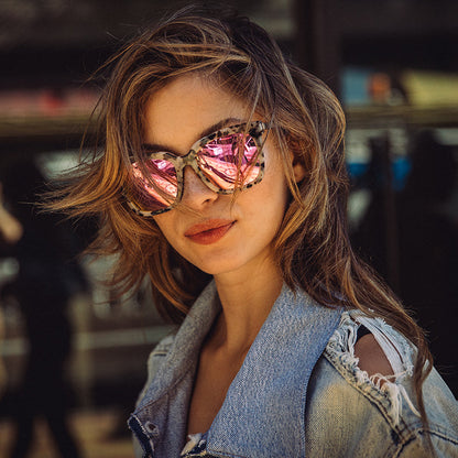 on model - female wearing diff eyewear bella square sunglasses with a cream tortoise acetate frame and pink mirror lenses close up view