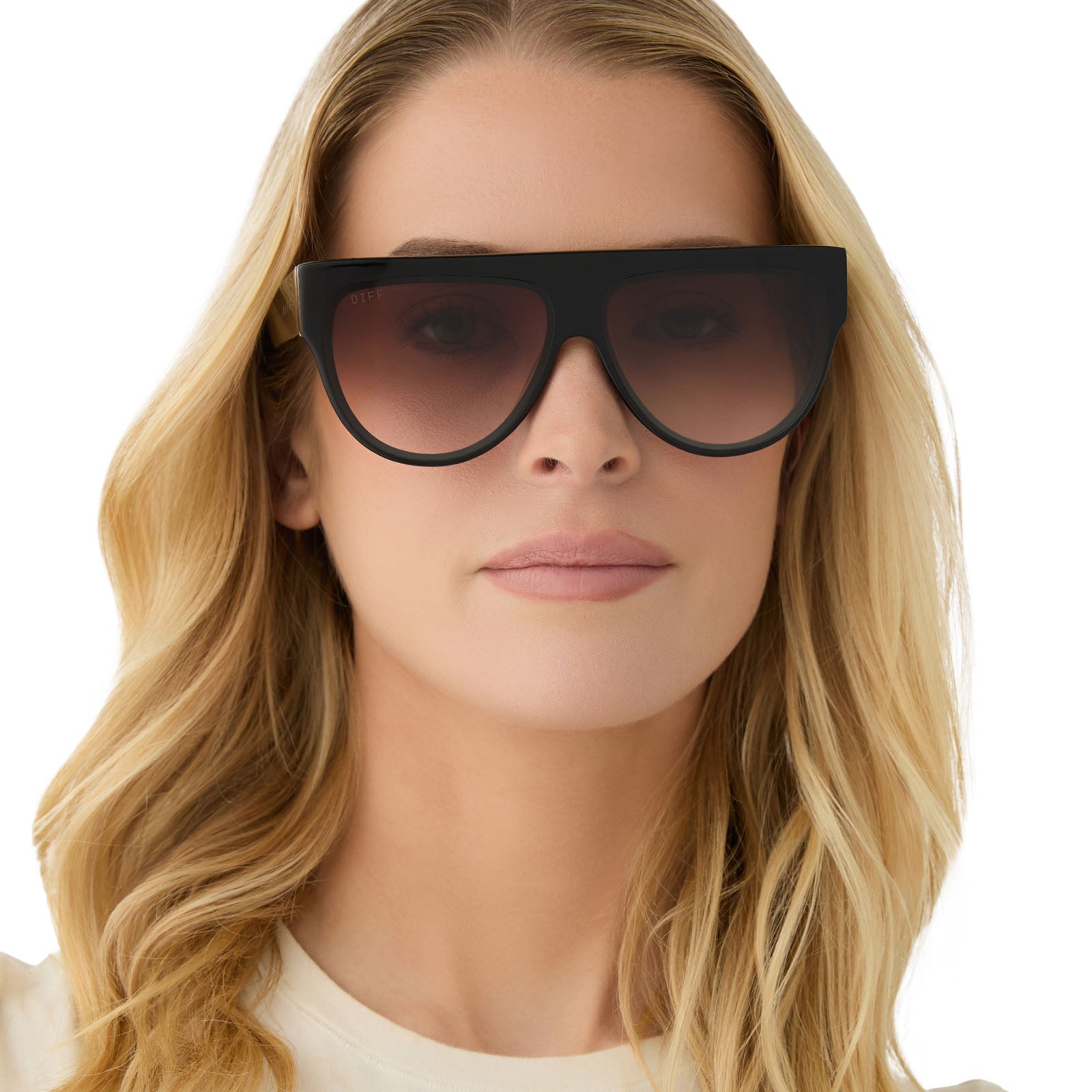 on model - female wearing diff eyewear georgie square sunglasses with a black frame and brown gradient lenses front view