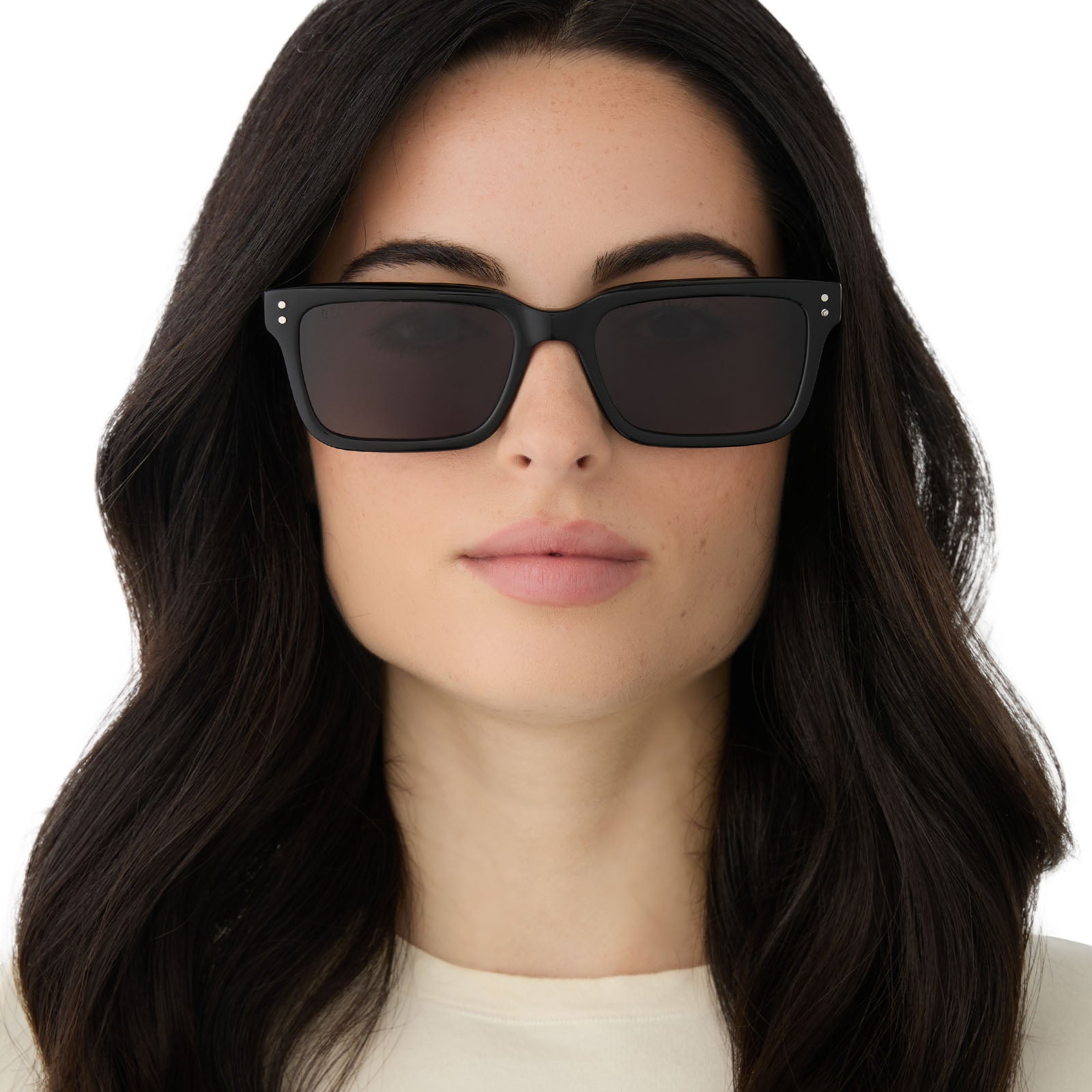 on model - female wearing diff eyewear yellowstone john dutton sunglasses black & grey front view