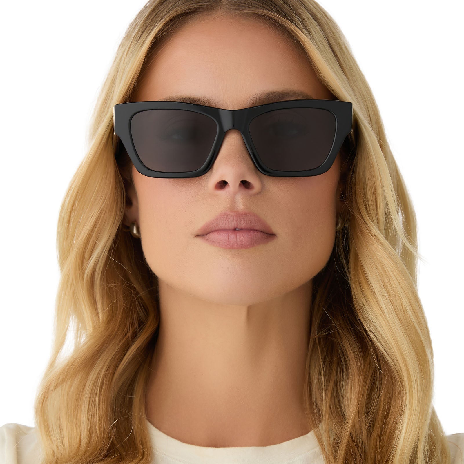on model - female wearing diff eyewear yellowstone beth ii sunglasses black & grey front view