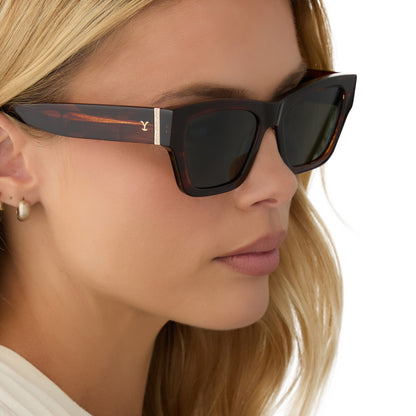 on model - female wearing diff eyewear yellowstone beth ii sunglasses sequoia & g15 side view