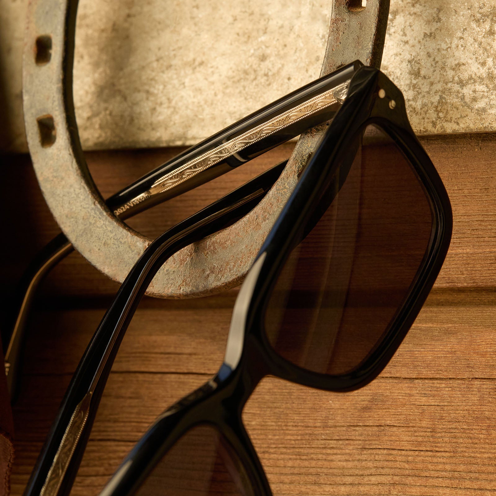  diff eyewear yellowstone john dutton sunglasses black & grey front detailed view