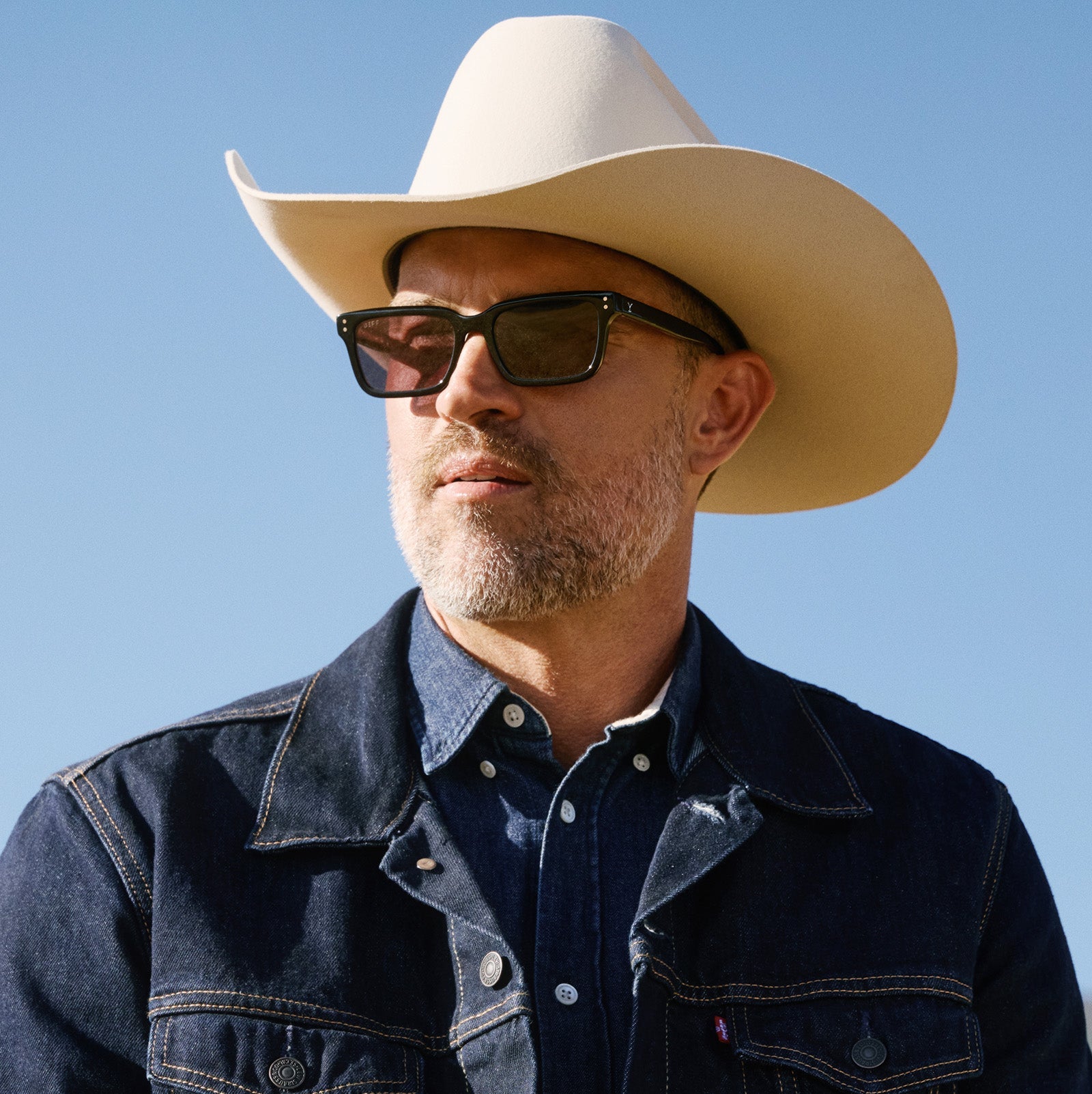 lifestyle - male wearing diff eyewear yellowstone john dutton sunglasses black & grey front view