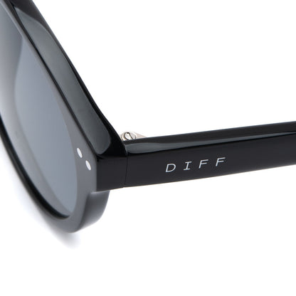 Cody sunglasses with black frames and grey polarized lens detailed shot