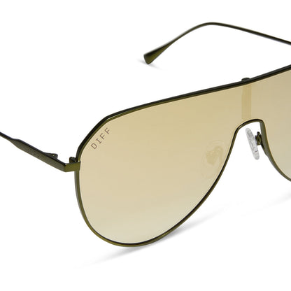 diff eyewear featuring the dash shield shield sunglasses with a moss metal frame and moss mirror lenses detailed view