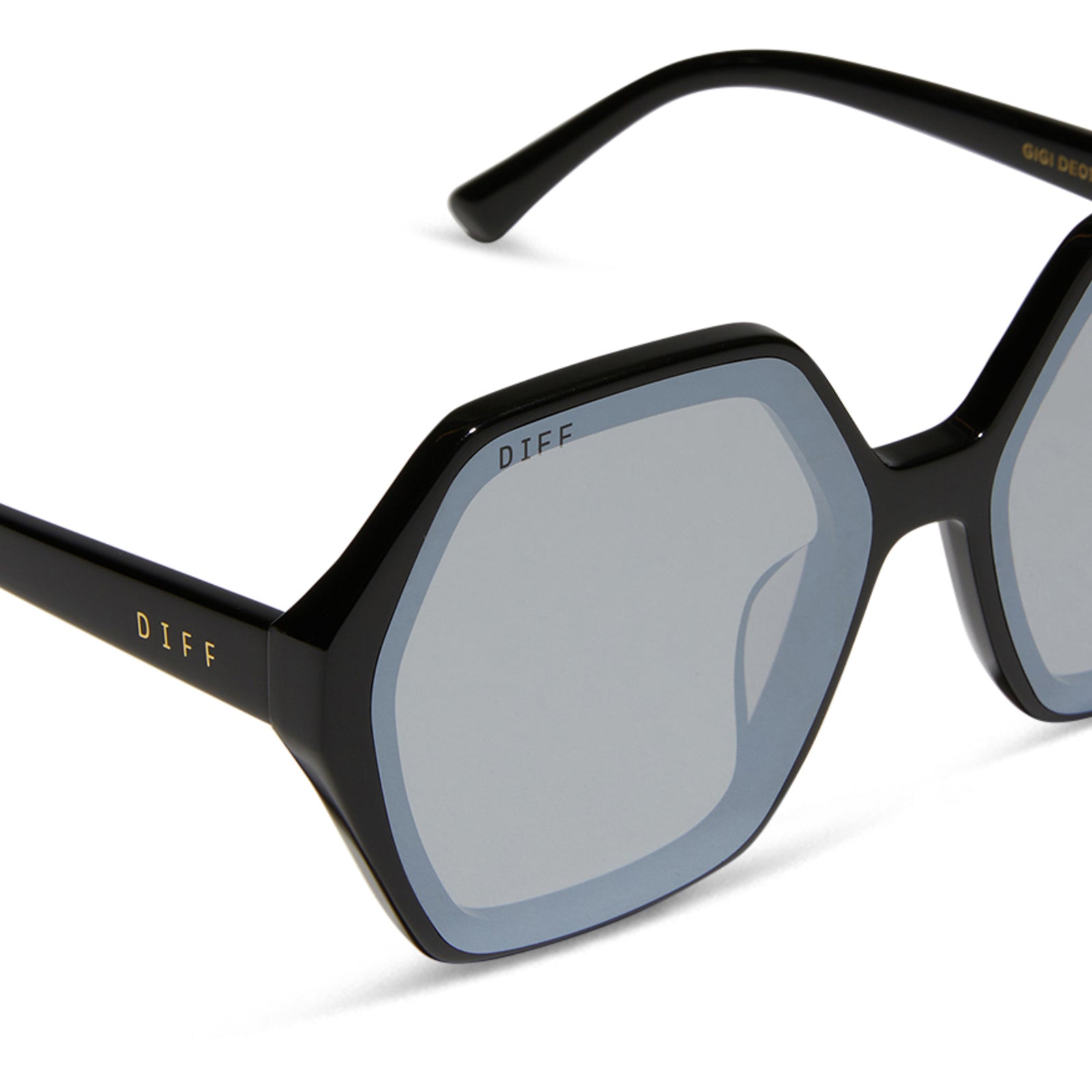 diff eyewear gigi sunglasses with a black frame and grey flash lenses detailed view