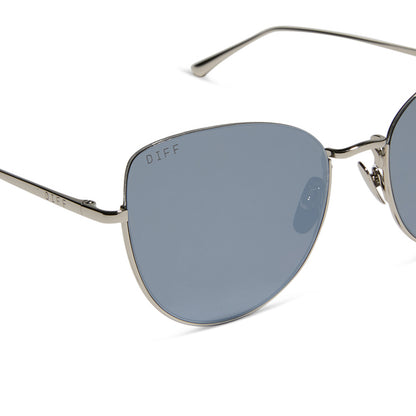 diff eyewear featuring the kinsley round sunglasses with a silver frame and silver mirror polarized lenses detailed view