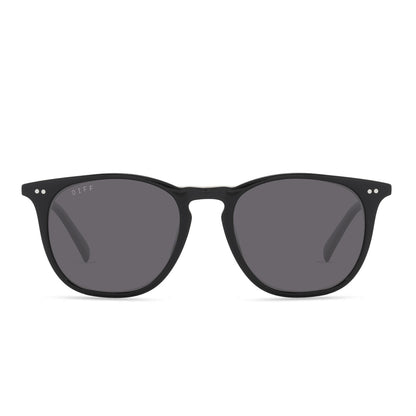 diff eyewear maxwell extra large square sunglasses in a black frame and solid grey polarized lens front view
