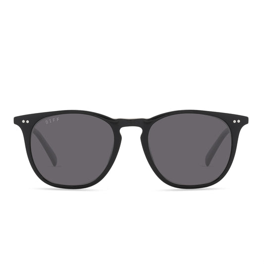 diff eyewear maxwell extra large square sunglasses in a black frame and solid grey polarized lens front view