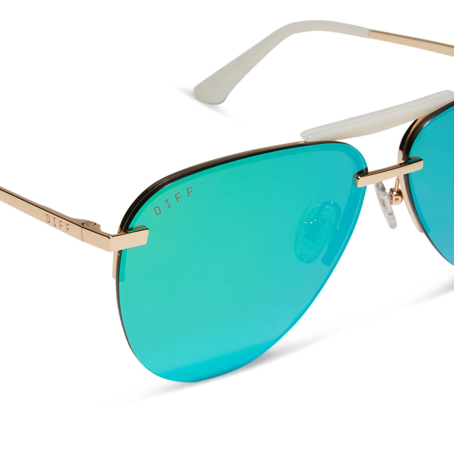 diff eyewear tahoe aviator oversized sunglasses with a gold metal frame and brilliant green mirror lenses detailed view