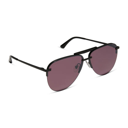 diff eyewear featuring the tahoe aviator sunglasses with a matte black + black temple tips frame and aubergine with silver flash lenses angled view