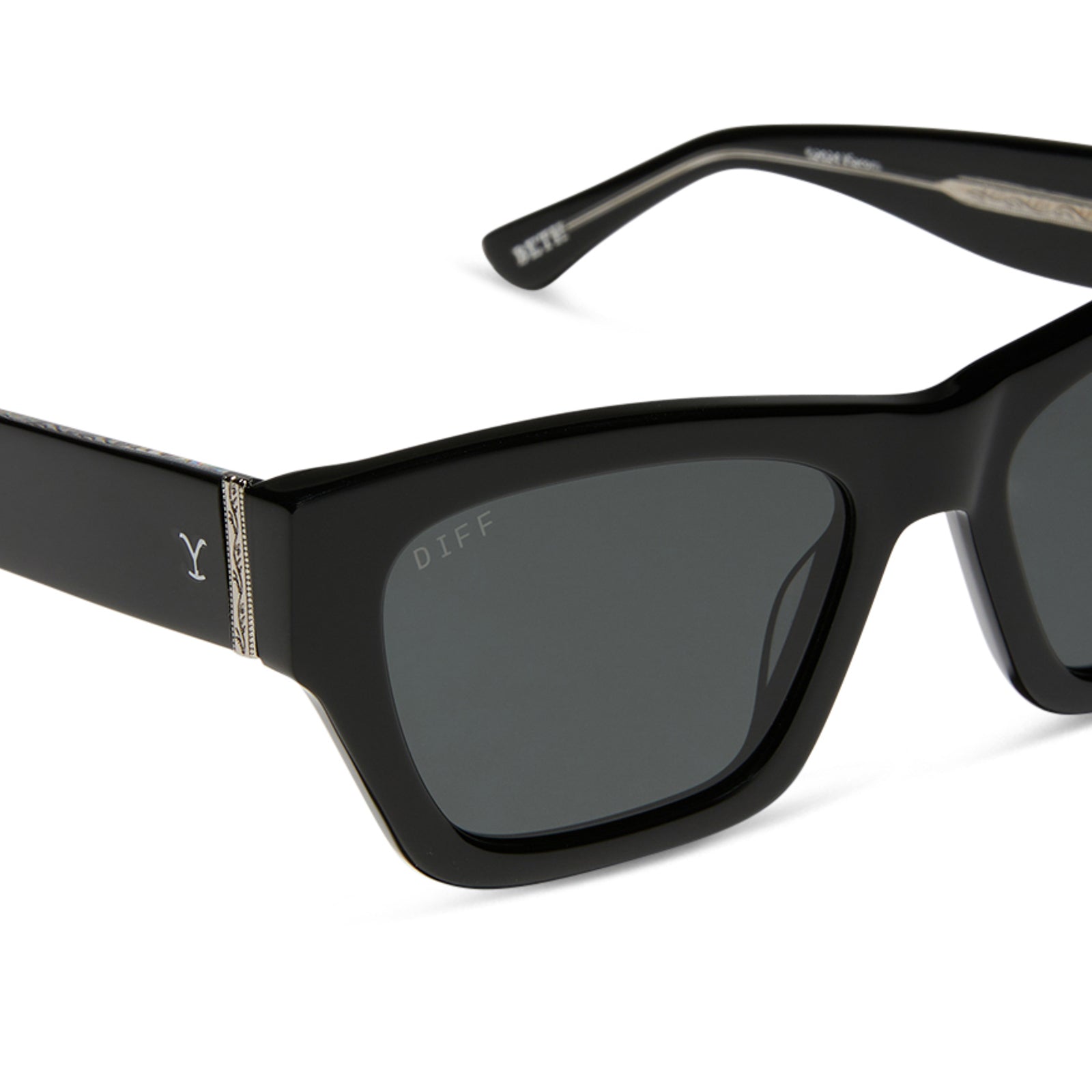 diff eyewear yellowstone beth ii sunglasses black & grey detailed view