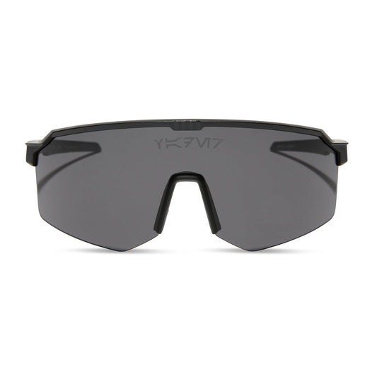 star wars™ x diff sport featuring the darth vader™ 4.0 shield sunglasses with a dark glossy black frame and black grey polarized lenses front view