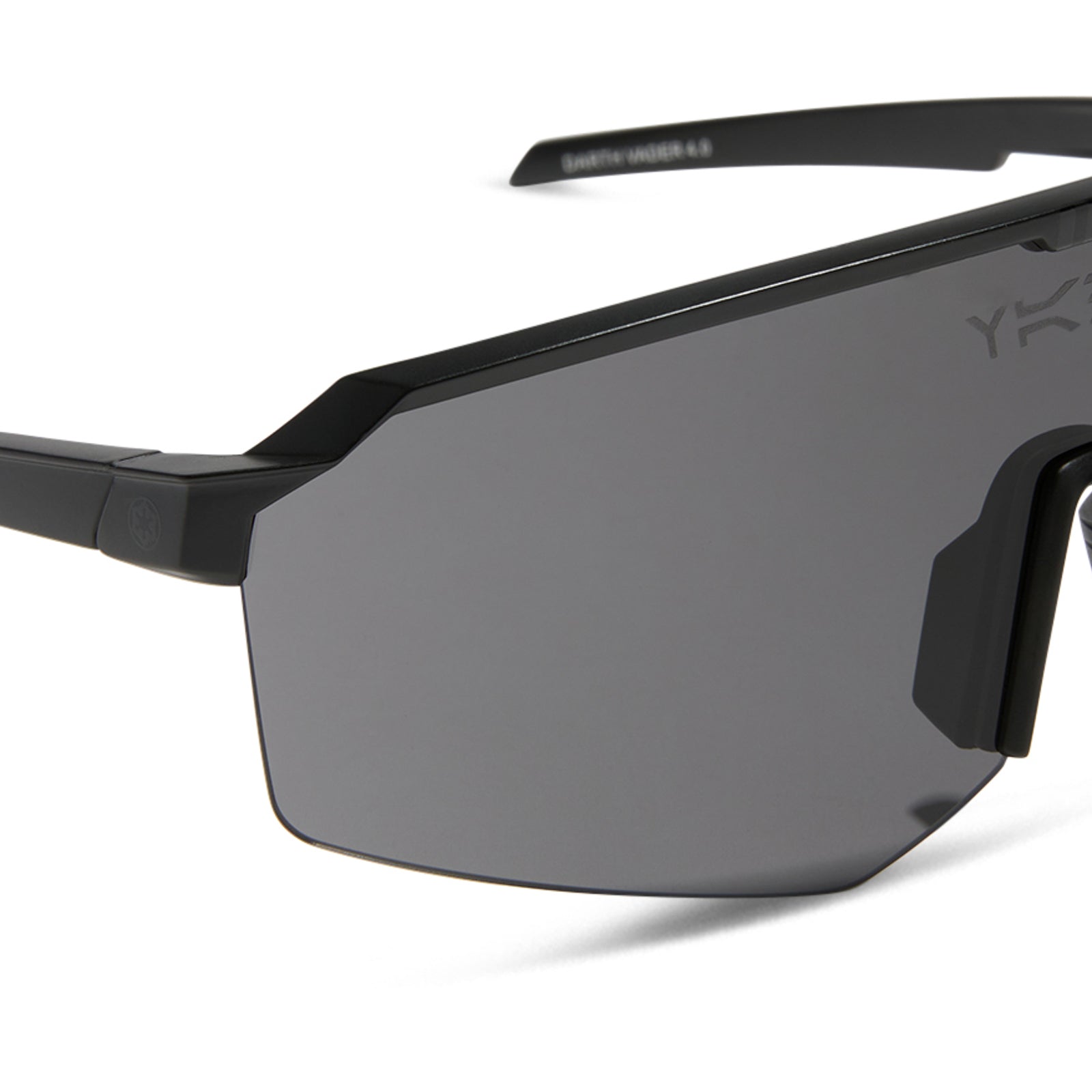 star wars™ x diff sport featuring the darth vader™ 4.0 shield sunglasses with a dark glossy black frame and black grey polarized lenses detailed view